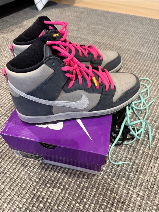 Nike Men’s SB Dunk High —rare and custom 10.5